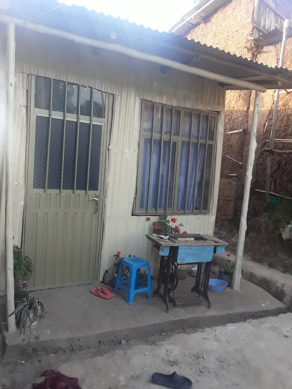 160 karemetir,it have four rooms,