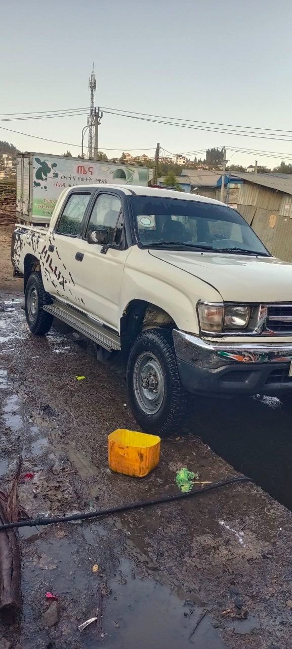 Toyota hilux 1998 model photo 1